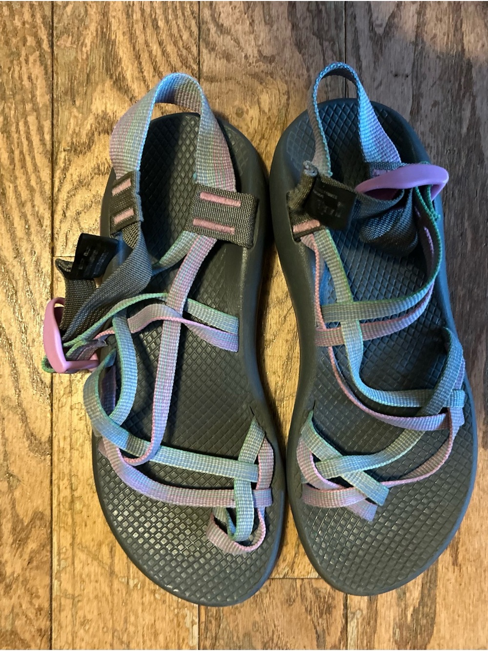 Chaco Women’s Strappy Sport Sandals in Gray with Pastel Accent  size 8